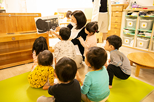 絵本読み聞かせ